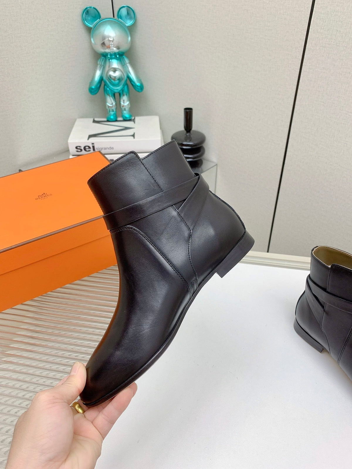 WOMEN'S NEO ANKLE BOOT IN BLACK CALFSKIN