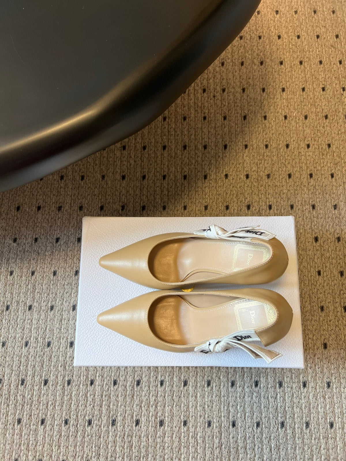 DIOR 26S POINTED-TOE PUMPS 95MM IN BEIGE CALFSKIN WITH J'ADIOR BOW