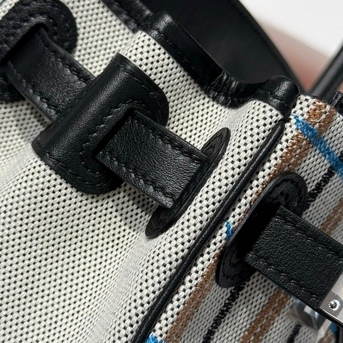 BIRKIN SHOULDER 29 IN BLACK CALFSKIN ÉCRU/NOIR/FAUVE/NOIR/BLEU ZANZIBAR EMBROIDERY PLAID CANVAS