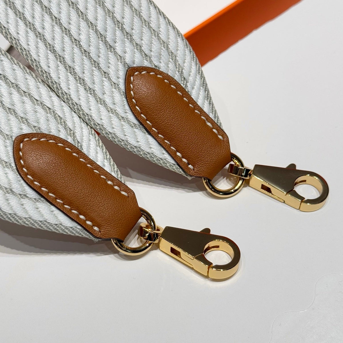25S HERMES BAG STRAP GRAY AND WHITE PATTERN 85 IN CANVAS GOLD HARDWARE
