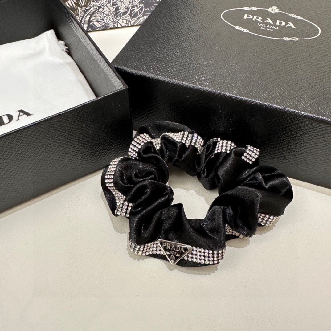 SCRUNCHIE IN BLACK VELVET WITH CRYSTAL CHAIN 369301