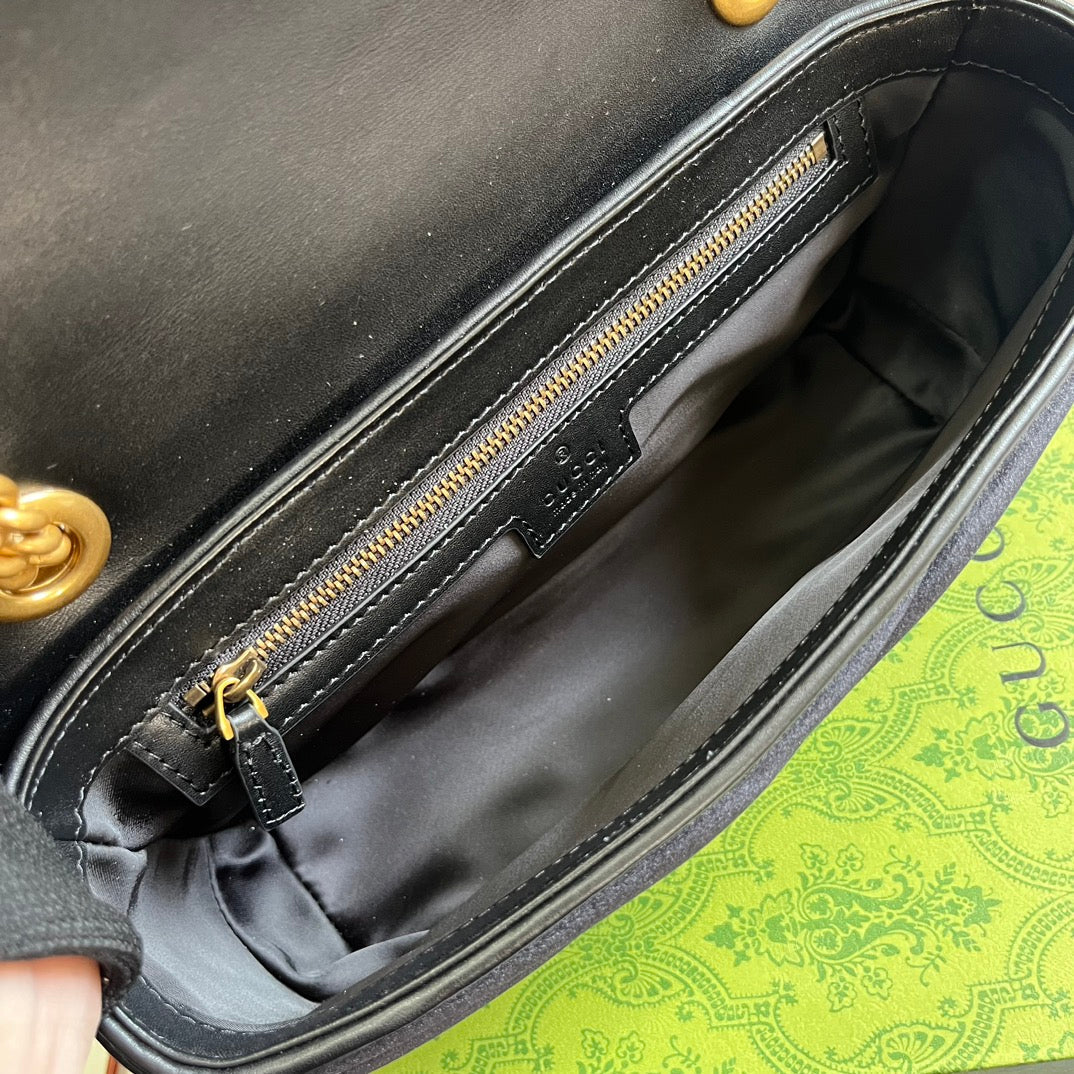 GG MARMONT MEDIUM 26 BAG IN BLACK VELVET