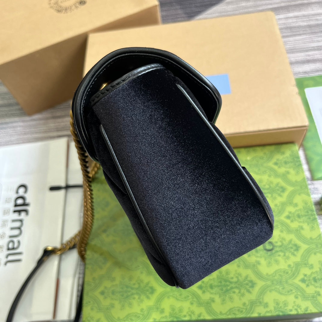 GG MARMONT MEDIUM 26 BAG IN BLACK VELVET
