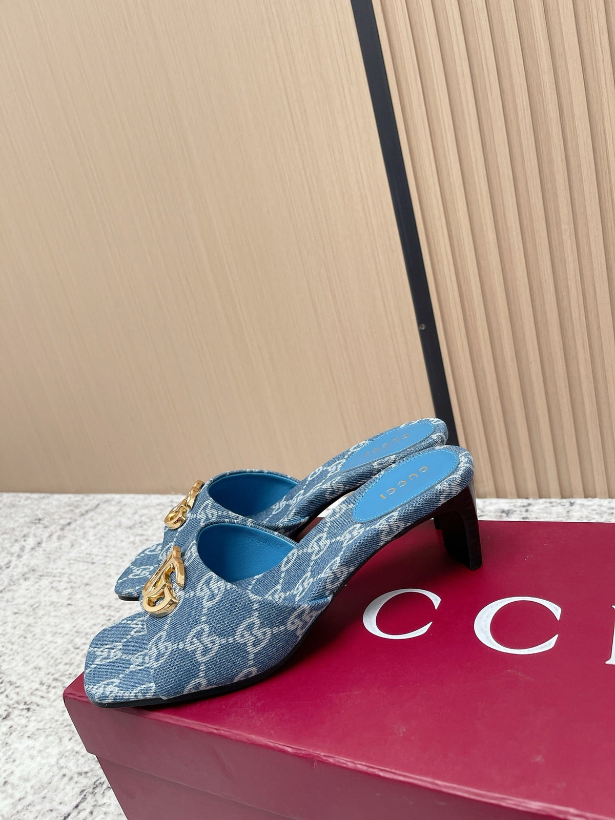 GUCCI 26S HIGH HEELS IN BLUE DENIM WITH GOLD HARDWARE