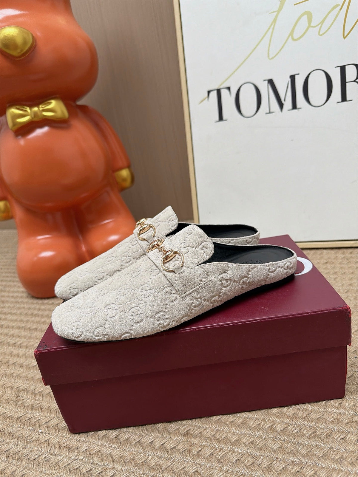 GUCCI 26S FLAT MULES IN OFF WHITE GG EMBOSSED SUEDE