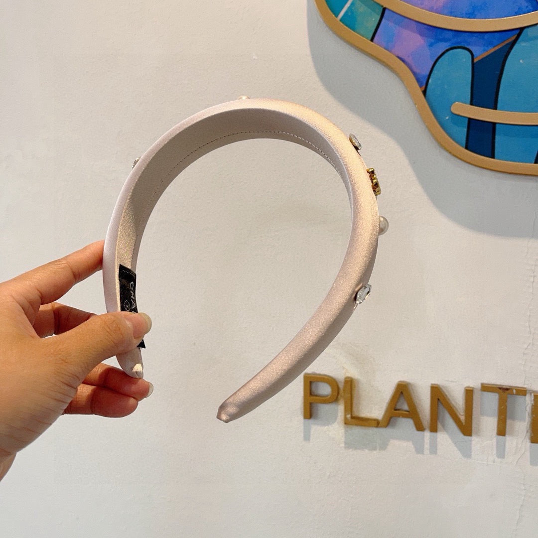 CHANEL 26S HEADBAND IN LIGHT PINK FABRIC 505240
