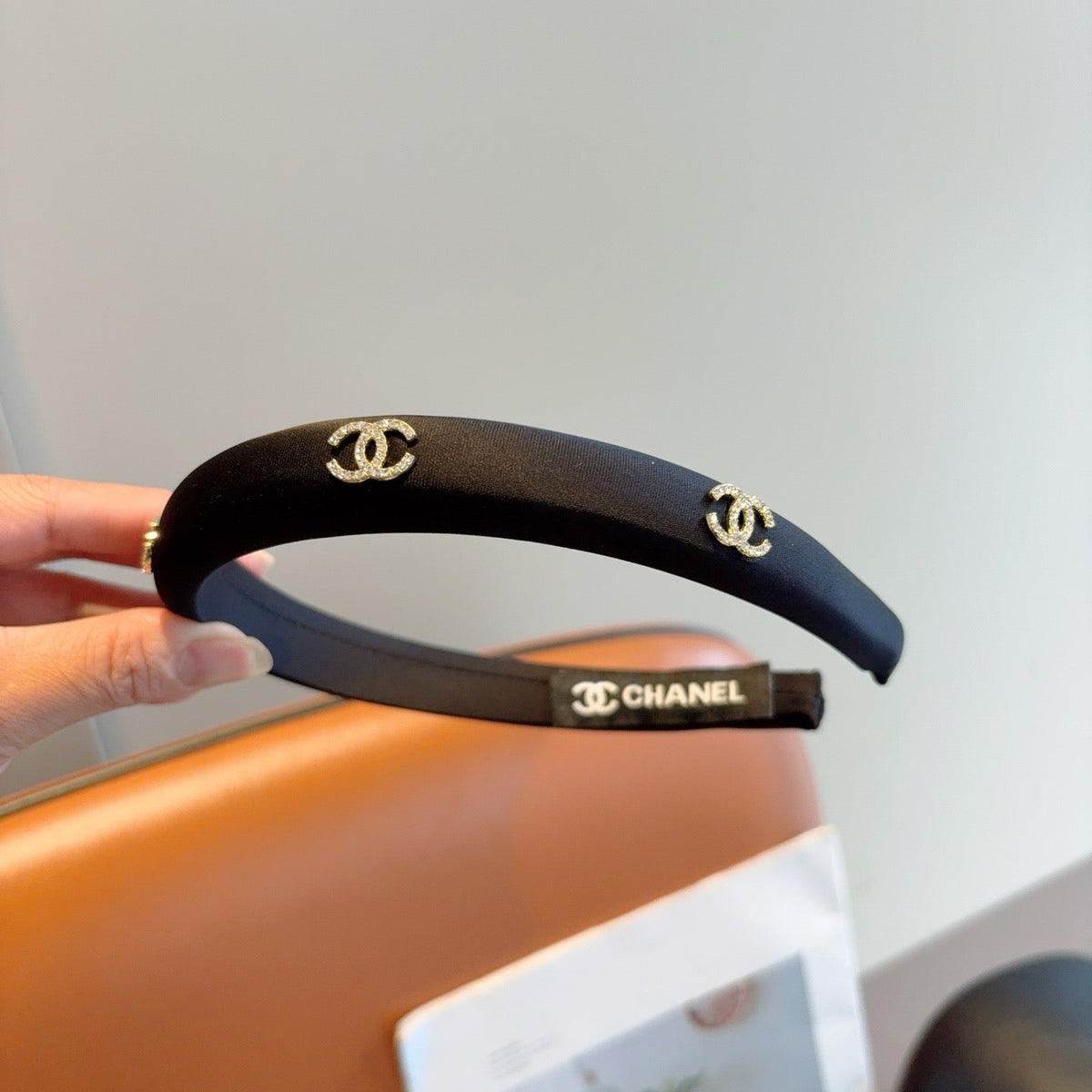 CHANEL 26S HEADBAND IN BLACK FABRIC 505250