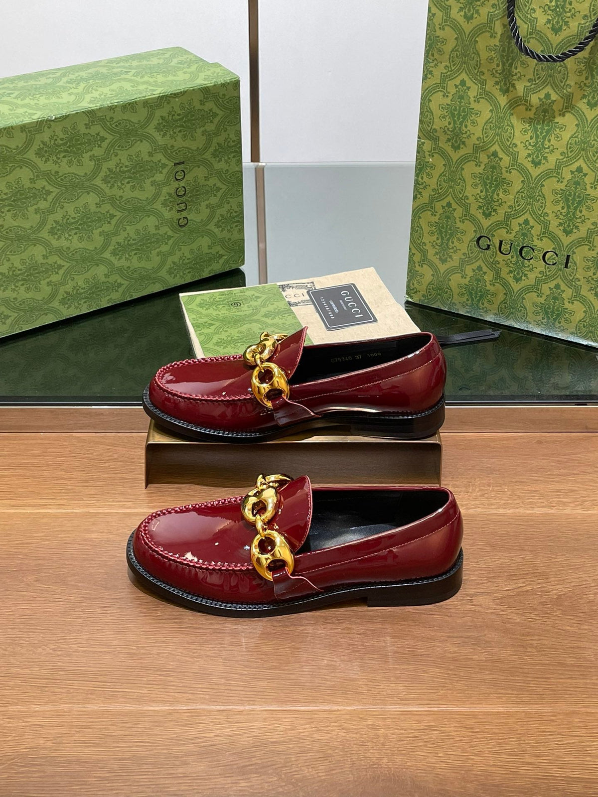 GG LOAFER SHOES IN BLOOD RED CALFSKIN WITH GOLD HARDWARE