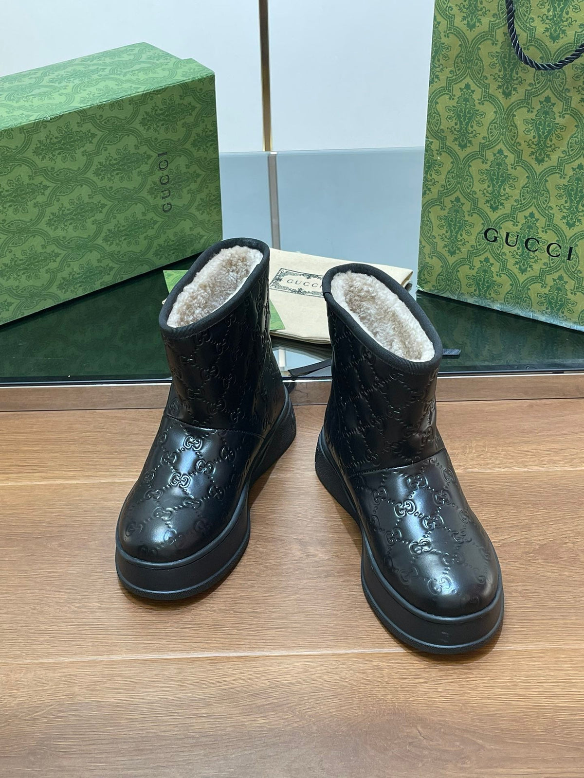 GG UGG BOOTS IN BLACK EMBOSSED SUEDE AND BEIGE WOOL LINING