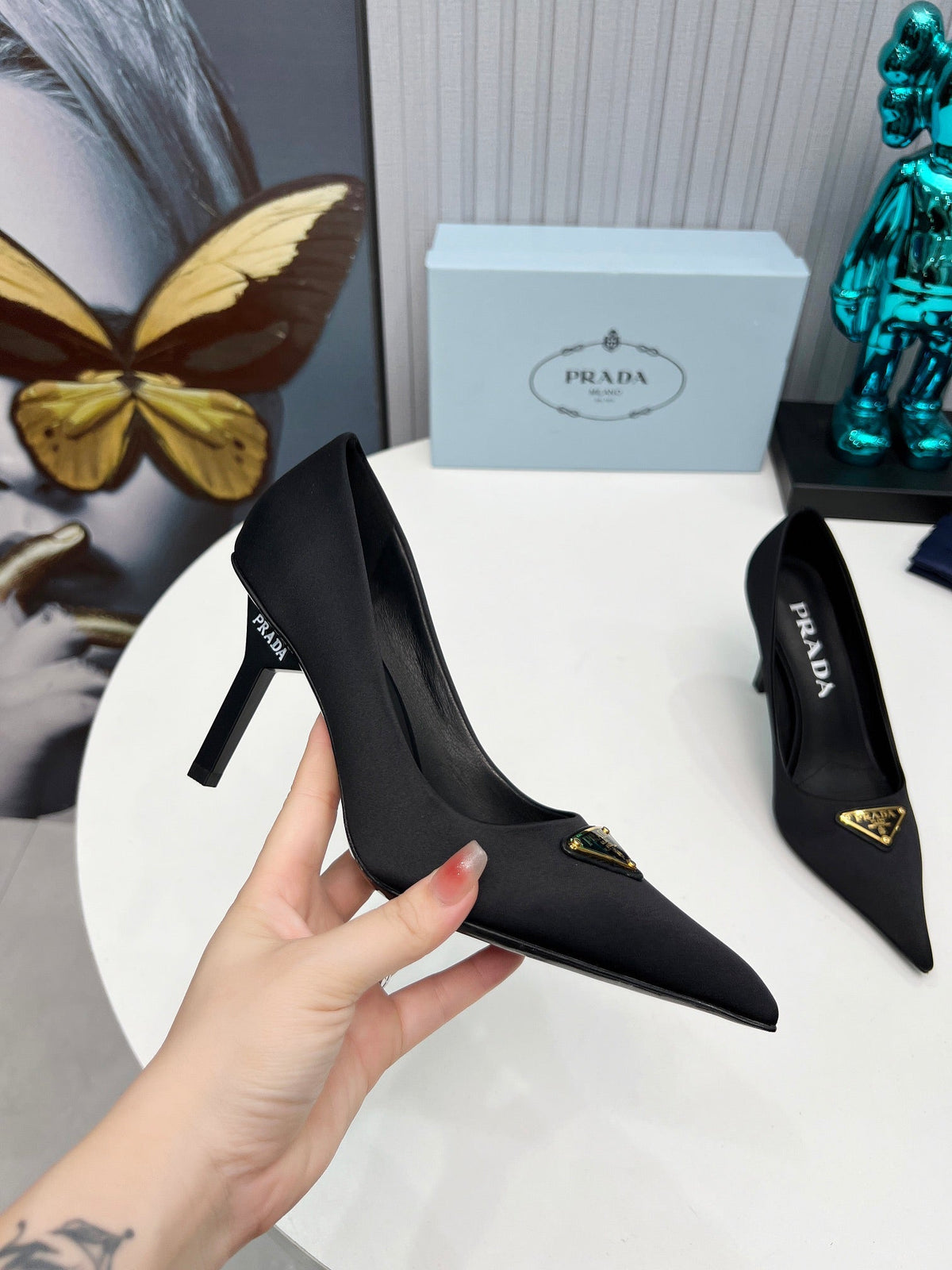 HIGH-HEEL PUMPS IN BLACK SATIN