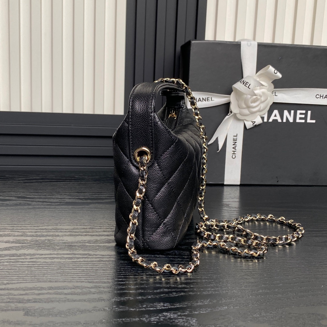 HOBO BAG 21 IN BLACK GRAINED CALFSKIN GOLD HARDWARE