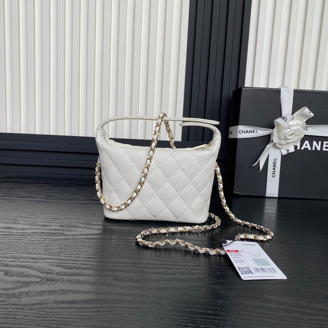HOBO BAG 21 IN WHITE GRAINED CALFSKIN GOLD HARDWARE