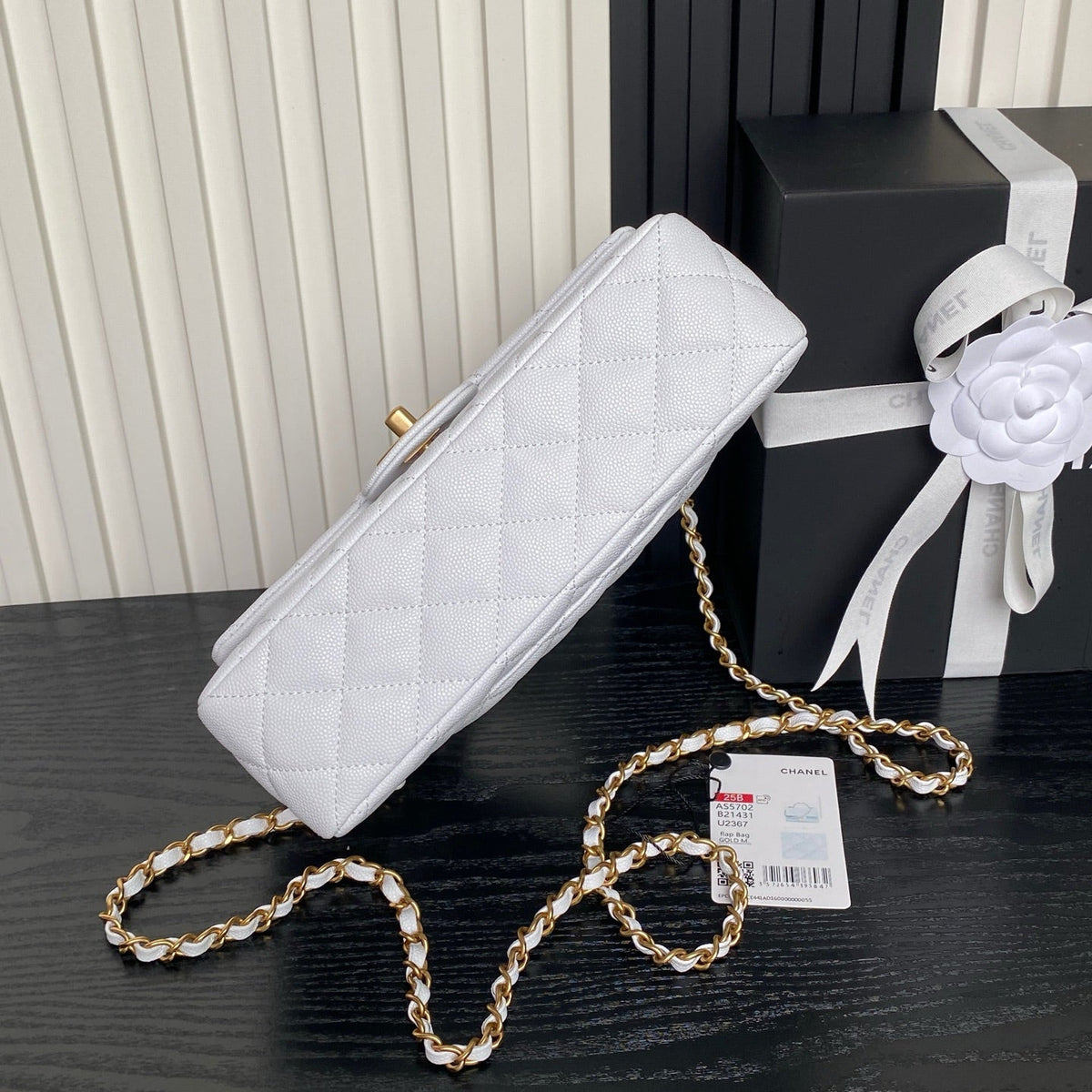 CHANEL 25S FLAP BAG 22 IN WHITE CALFSKIN GOLD HARDWARE