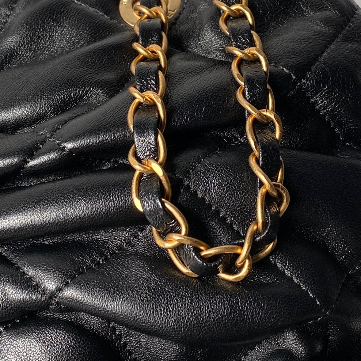 CHANEL 25S BOW BAG 38 IN BLACK LAMBSKIN WITH GOLD HARDWARE
