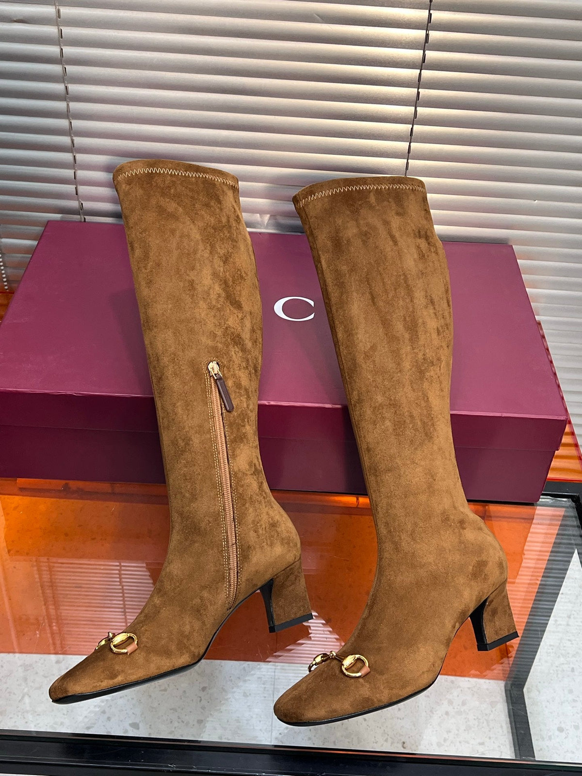 GUCCI 26S HORSEBIT KNEE-HIGH BOOTS 55 MM IN BROWN SUEDE