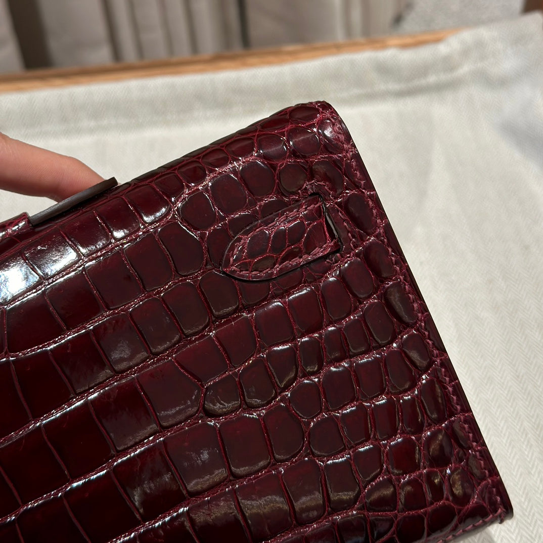 KELLY CUT 31 IN SANGRIA PURPLE ALLIGATOR LEATHER WITH GOLD HARDWARE