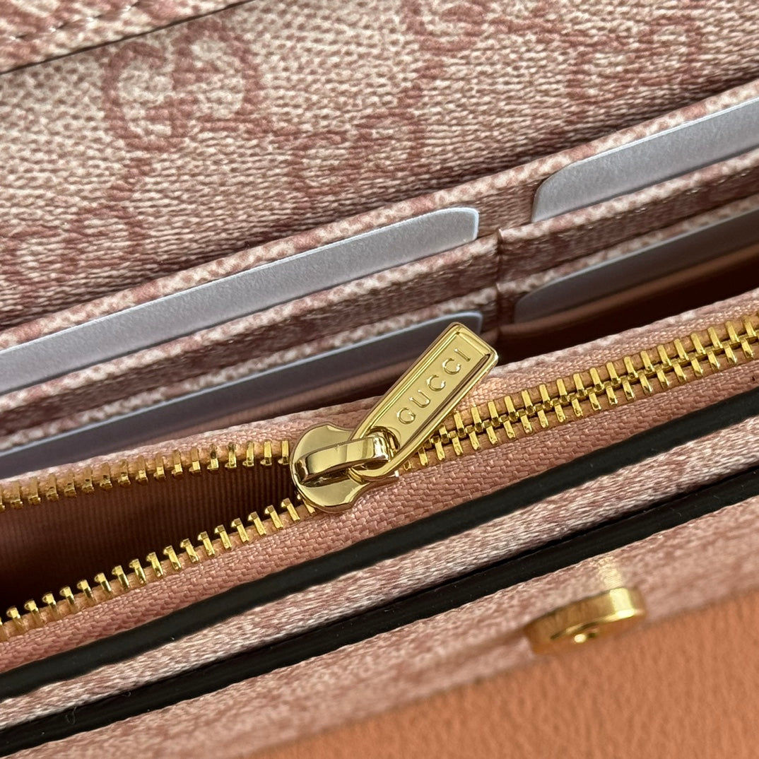 EMBLEM WALLET ON CHAIN 20 IN LIGHT PINK SMOOTH CALFSKIN