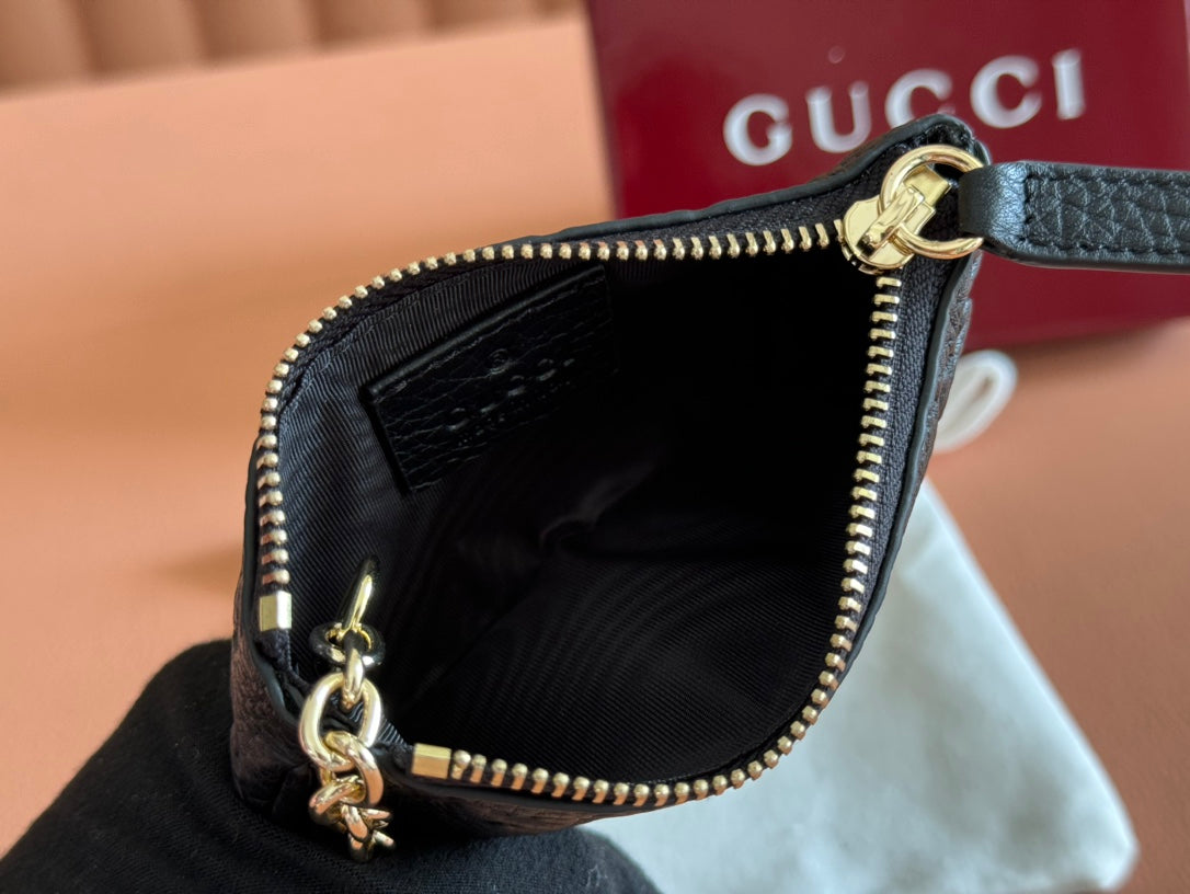 EMBLEM ZIP KEY CASE 12 IN BLACK GG GRAINY CALFSKIN