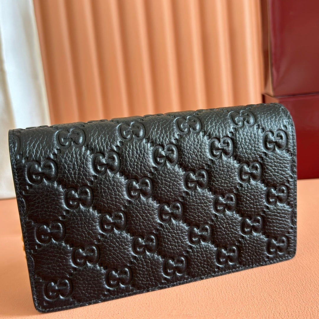 EMBLEM WALLET ON CHAIN 20 IN BLACK SMOOTH GG CALFSKIN