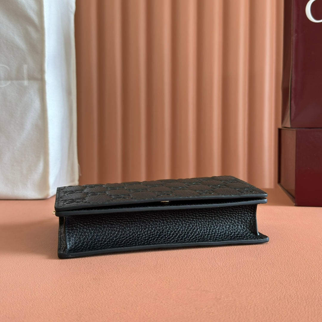 EMBLEM WALLET ON CHAIN 20 IN BLACK SMOOTH GG CALFSKIN