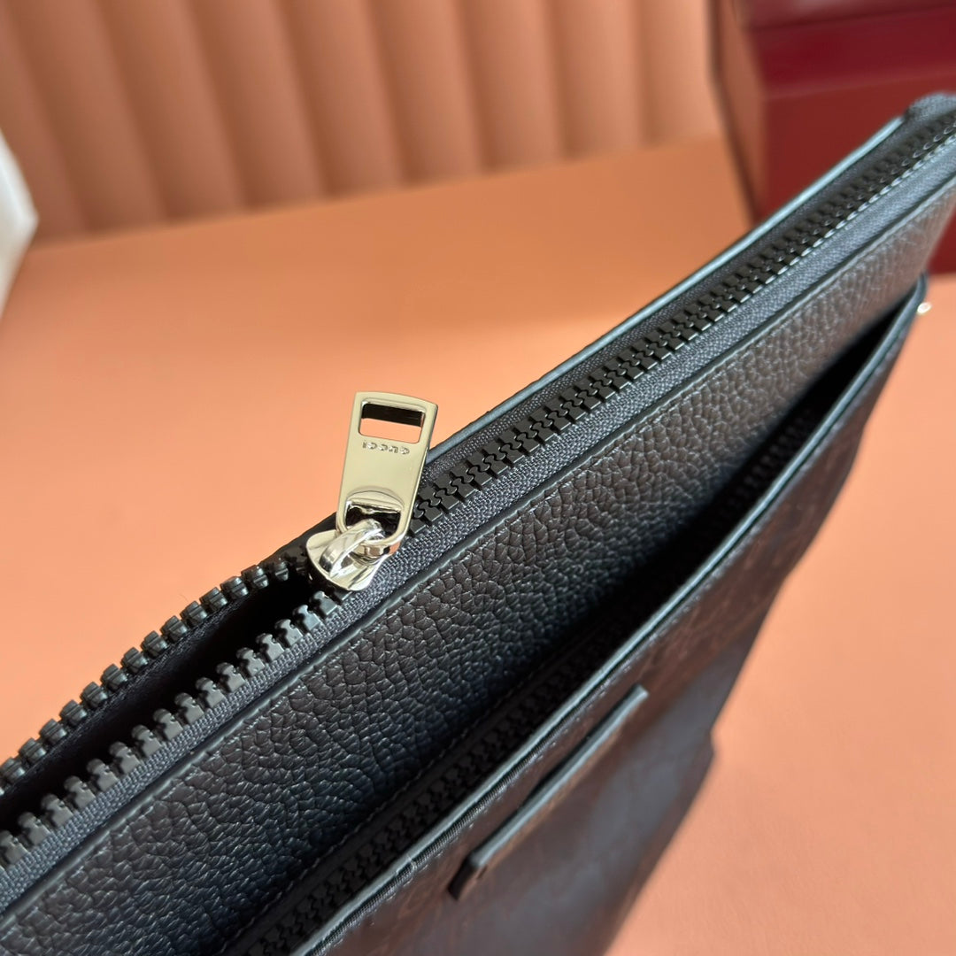 MEDIUM CROSS MESSENGER BAG 29 IN BLACK FABRIC