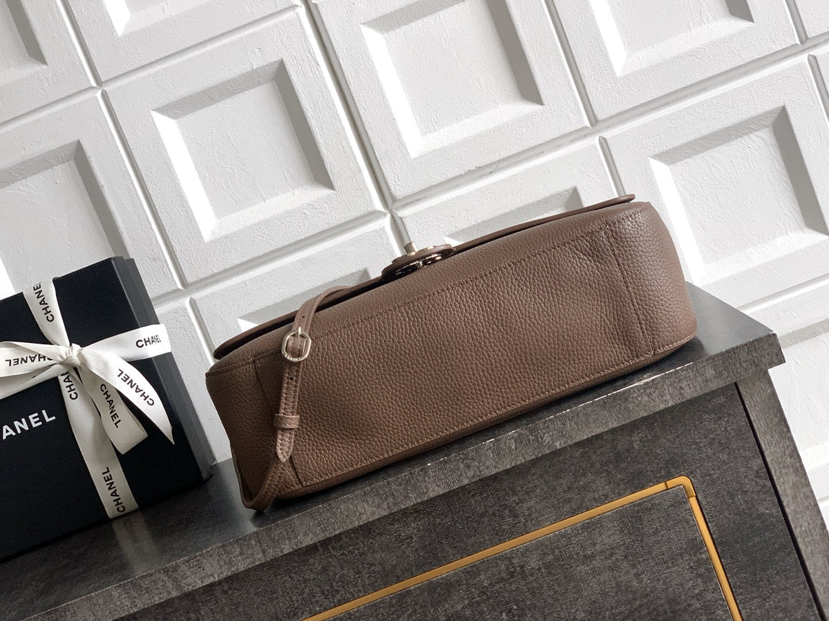 CHANEL 26S SOUPLISSIMO MAXI FLAP MEDIUM 32 IN BROWN GRAINED CALFSKIN SILVER HARDWARE