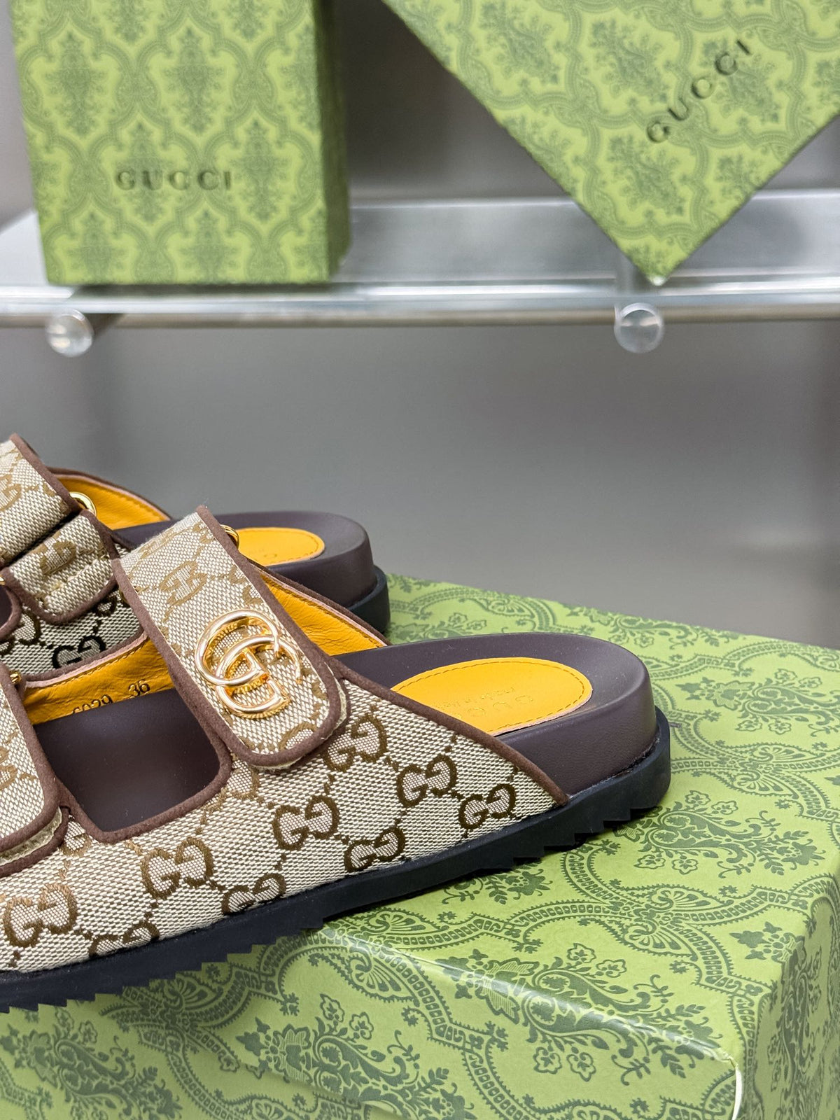 GG SANDALS IN DARK BROWN CALFSKIN AND BEIGE FABRIC WITH GOLD HARDWARE