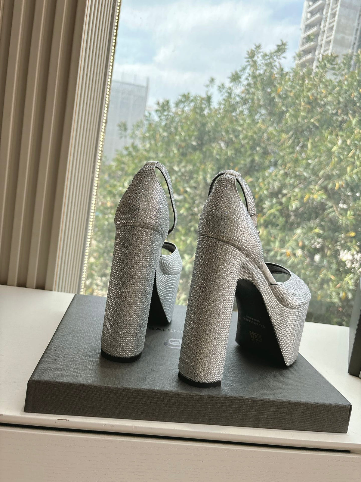 PLATFORM ANKLE STRAP HEELS IN SILVER METALLIC ATTACHED RHINESTONES CALFSKIN