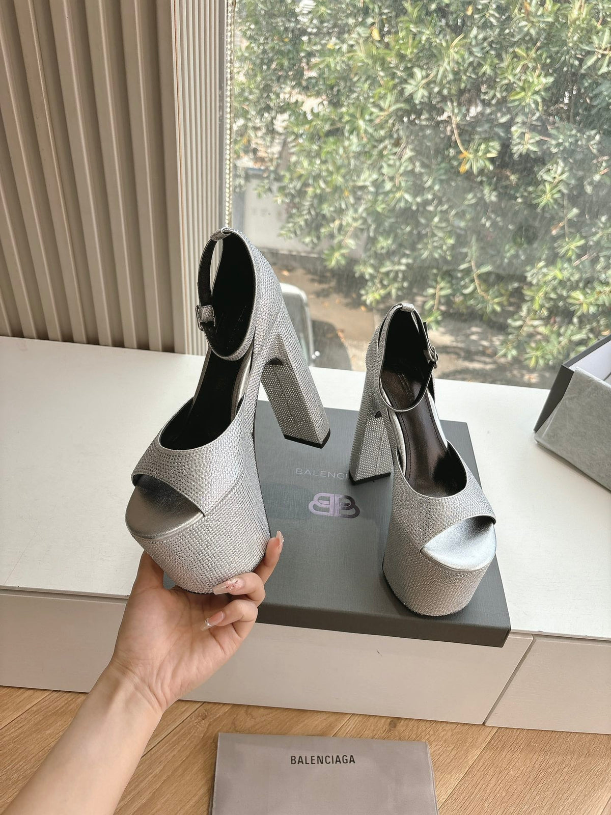 PLATFORM ANKLE STRAP HEELS IN SILVER METALLIC ATTACHED RHINESTONES CALFSKIN