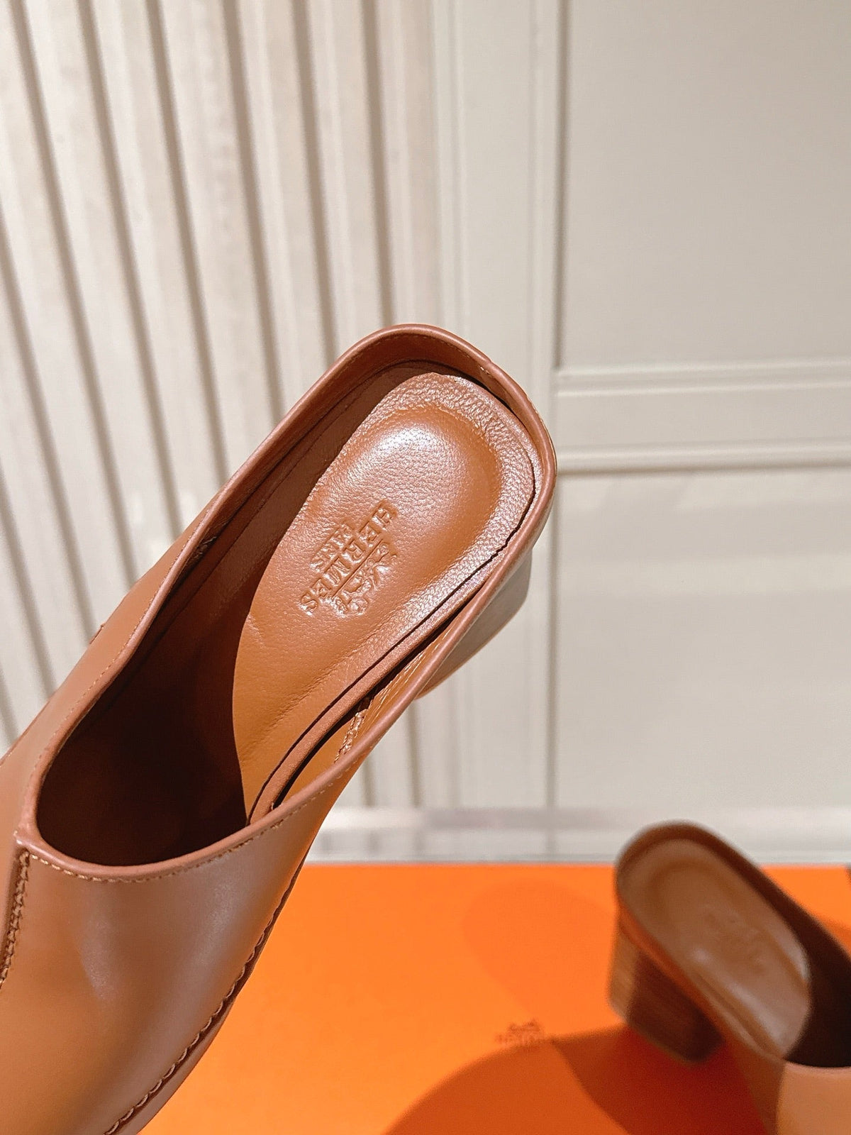HM 26S HEEL MULES 65 MM IN LIGHT BROWN CALFSKIN