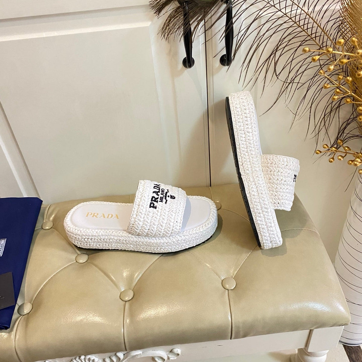 PRADA 26S SLIDE SANDALS IN WHITE LOGO RAFFIA
