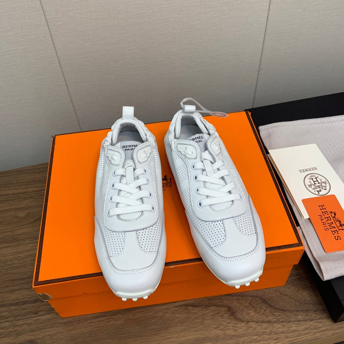 SKATEBOARD SHOES LIGHT GRAY CALFSKIN