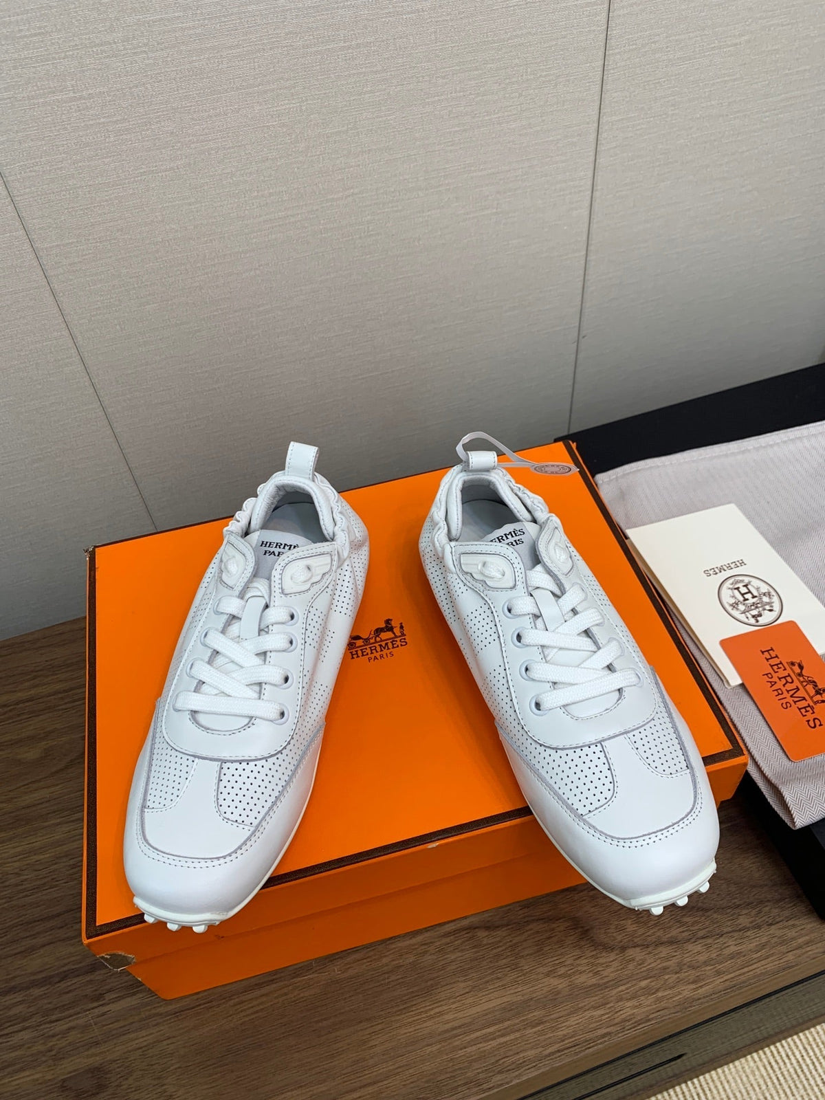SKATEBOARD SHOES LIGHT GRAY CALFSKIN