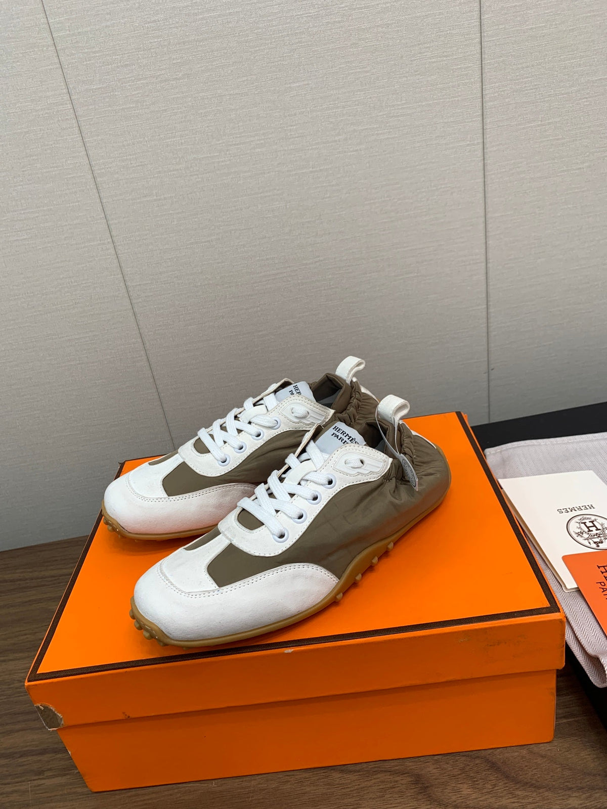 SKATEBOARD SHOES LIGHT GRAY MIX PEANUT CALFSKIN