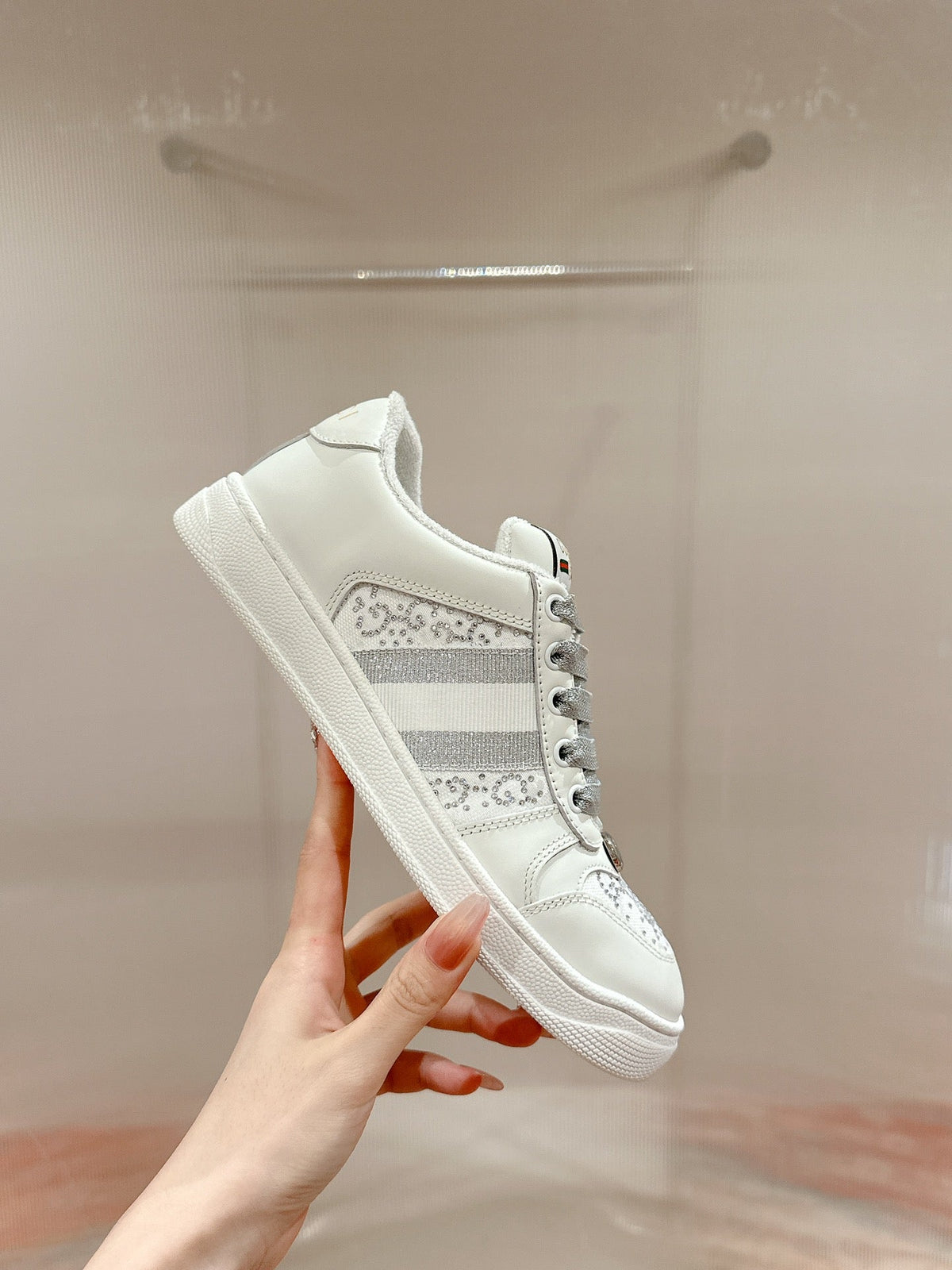 GUCCI 26S SCREENER SNEAKER IN WHITE CALFSKIN