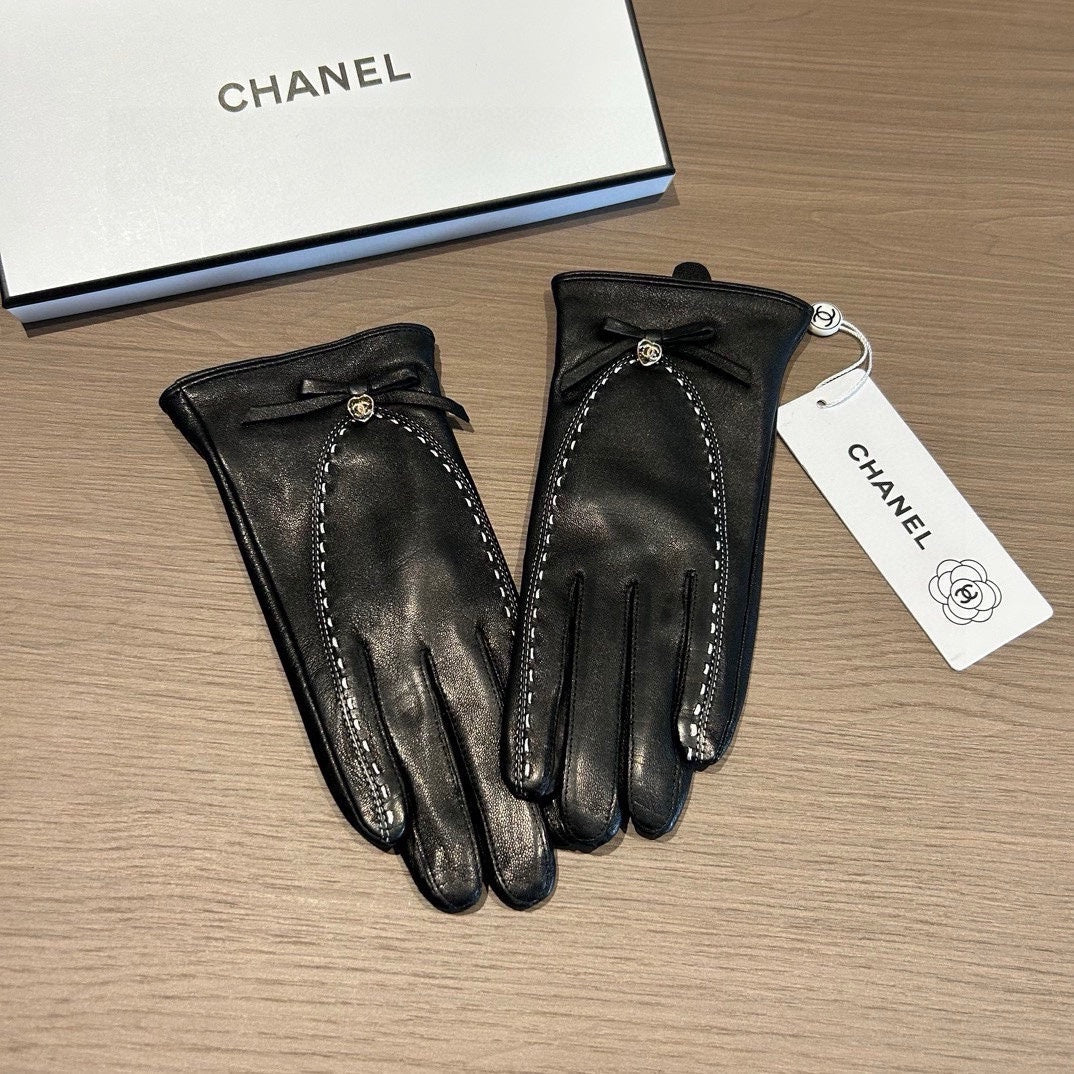 GLOVES IN BLACK LAMBSKIN 456336