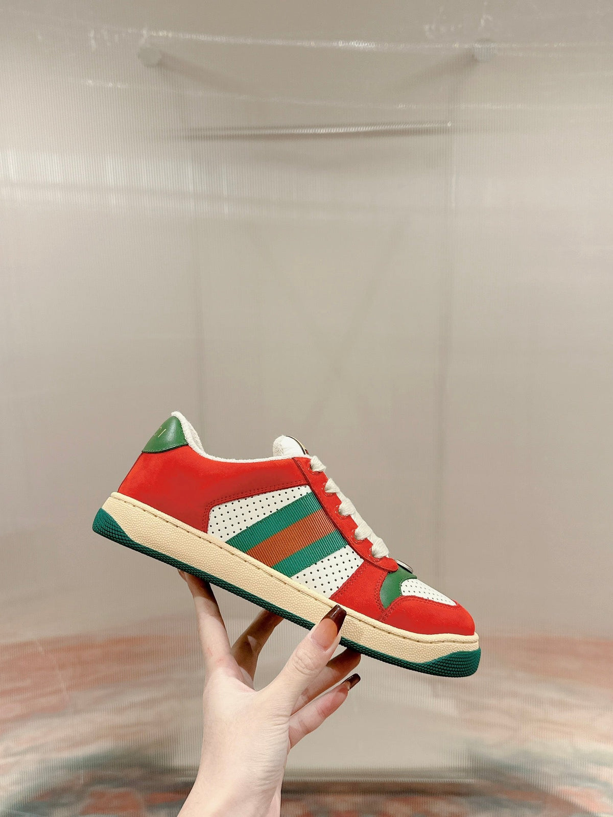 GUCCI 26S SCREENER SNEAKER IN GREEN LEATHER AND ORANGE SUEDE