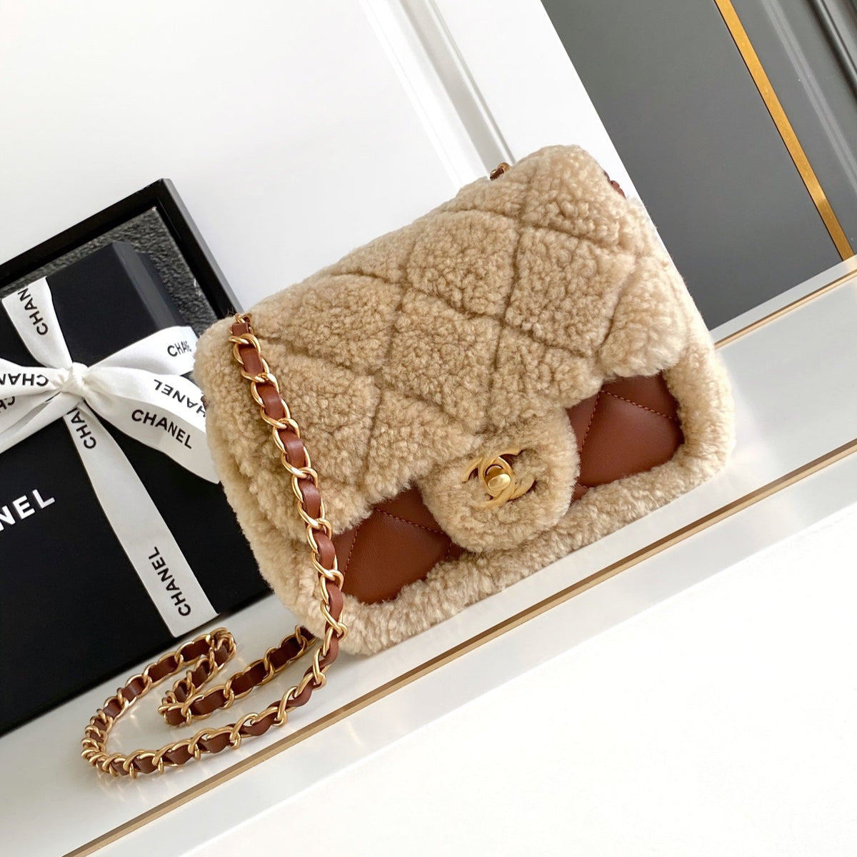 CHANEL 25S FLAP BAG 18 CM IN BEIGE WOOL AND BROWN LAMBSKIN