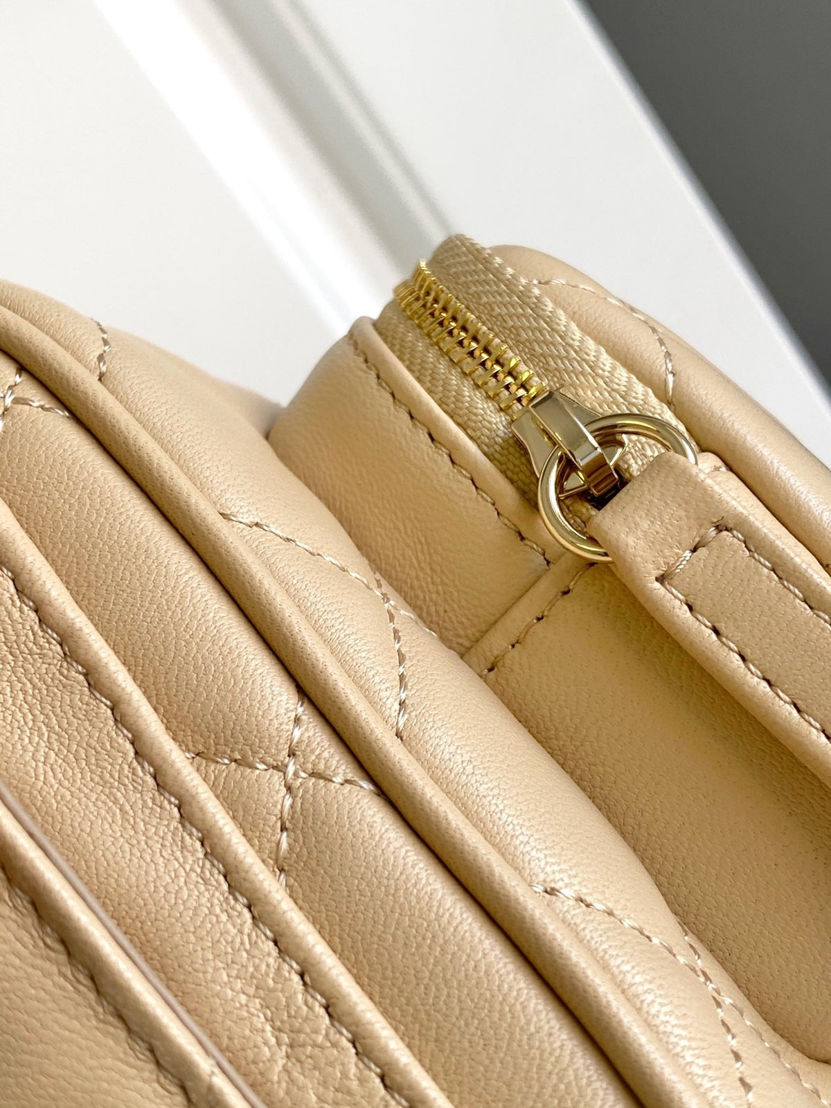 CHANEL 25S CAMERA BAG 23 IN BEIGE LAMBSKIN WITH GOLD HARDWARE