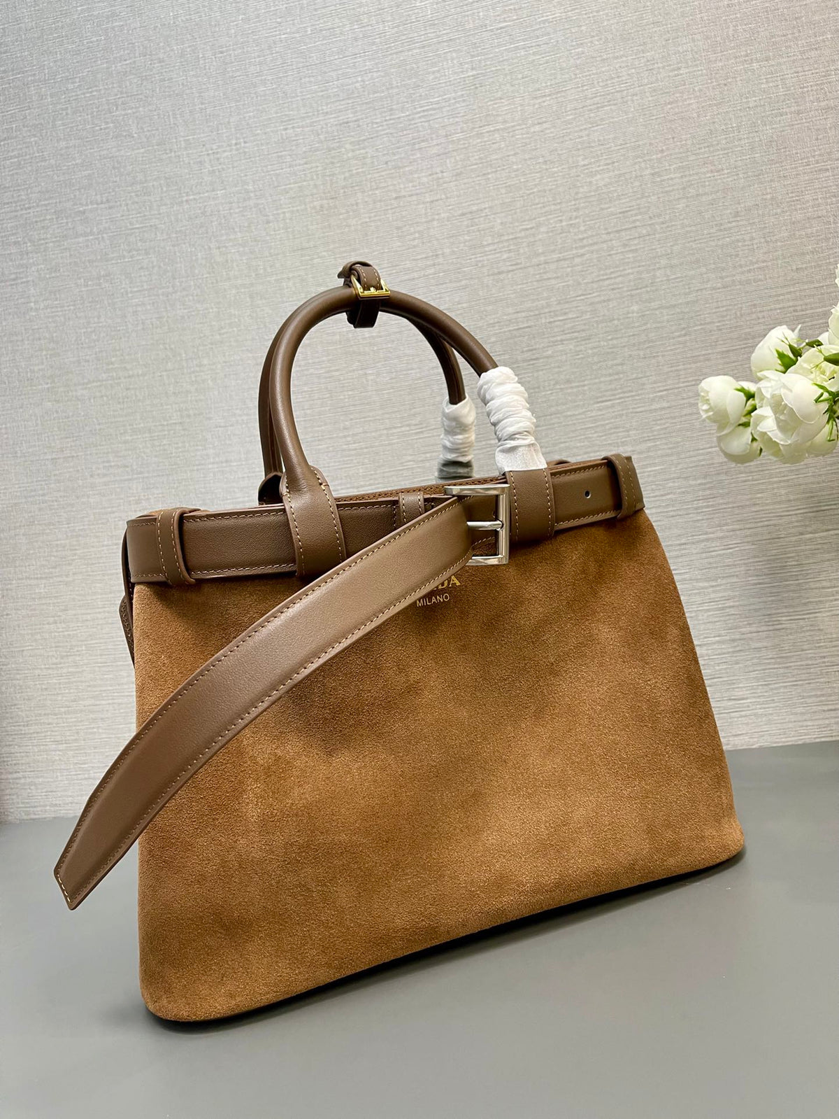 MEDIUM TOTE BAG WITH BELT 35 IN RUSSET BROWN SUEDE