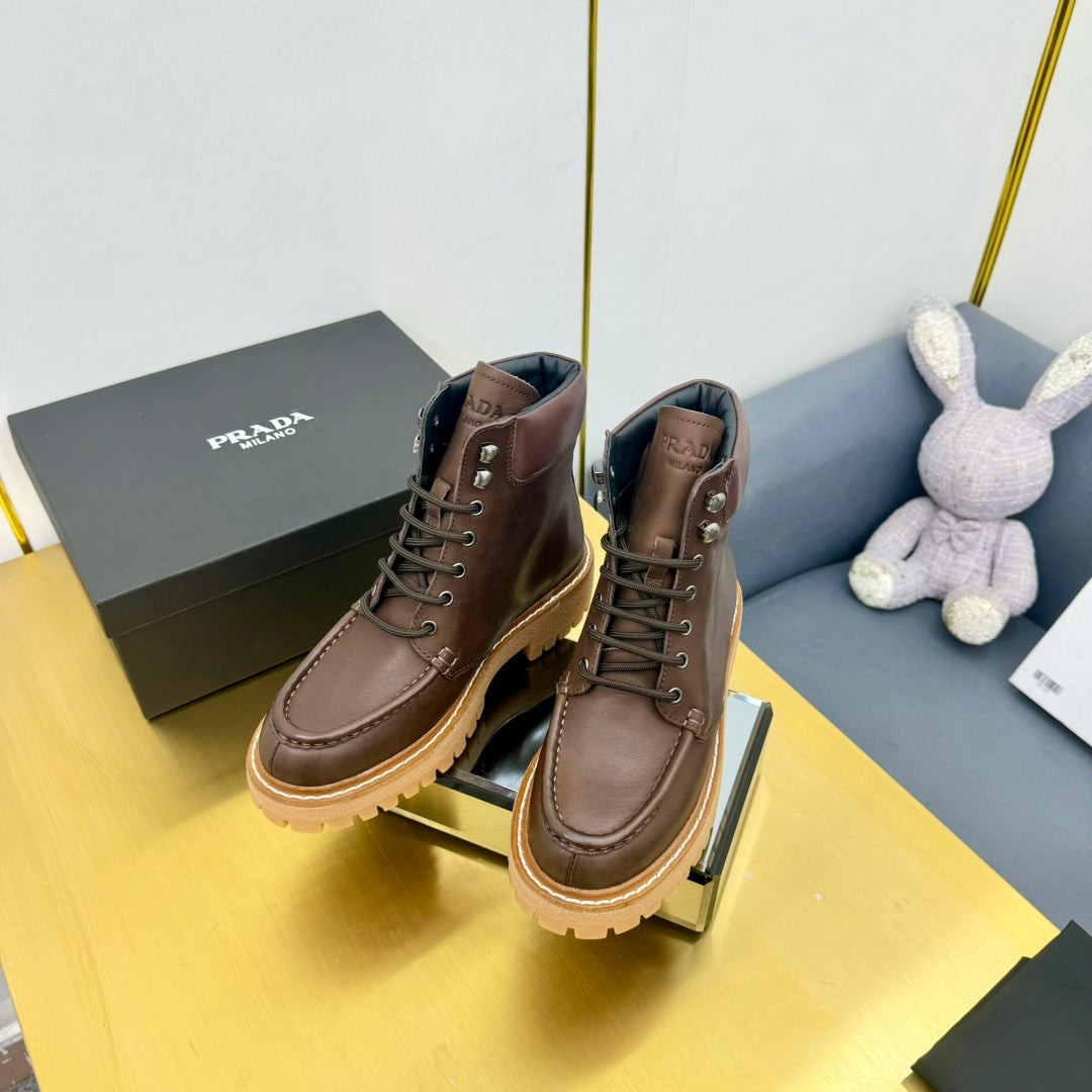 LACE-UP ANKLE BOOTS IN CHOCOLATE BROWN CALFSKIN