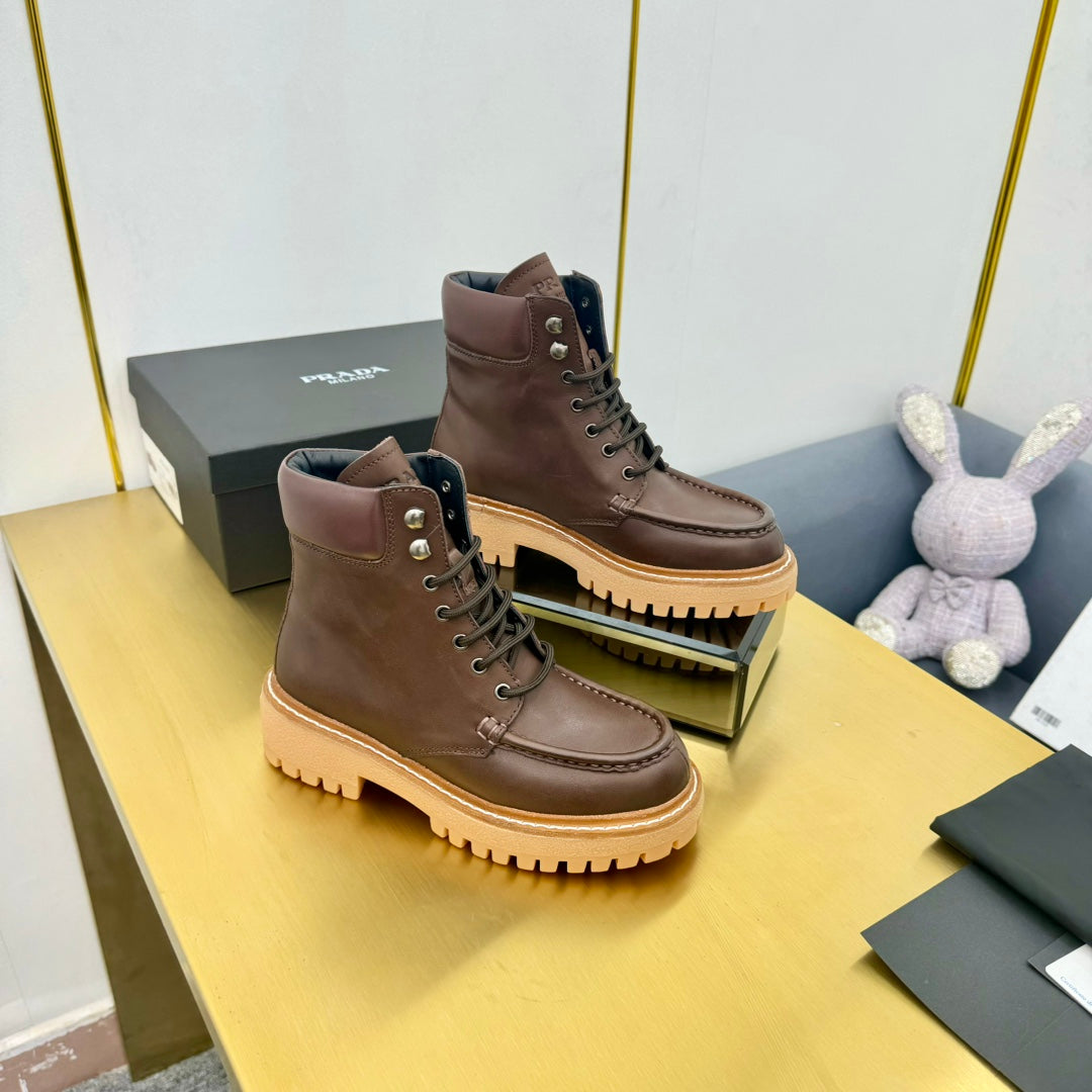 LACE-UP ANKLE BOOTS IN CHOCOLATE BROWN CALFSKIN