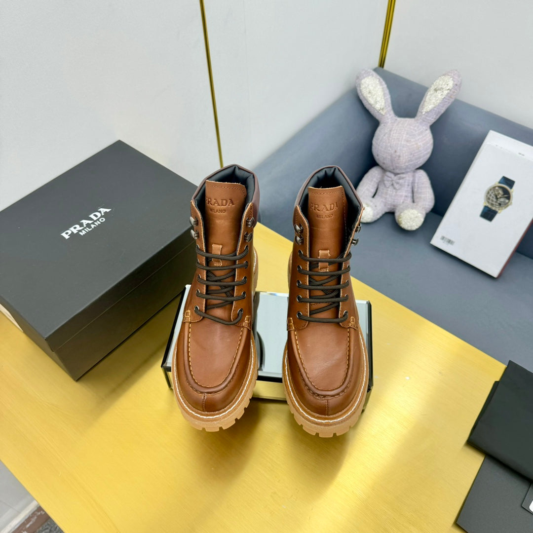 LACE-UP ANKLE BOOTS IN COGNAC CALFSKIN