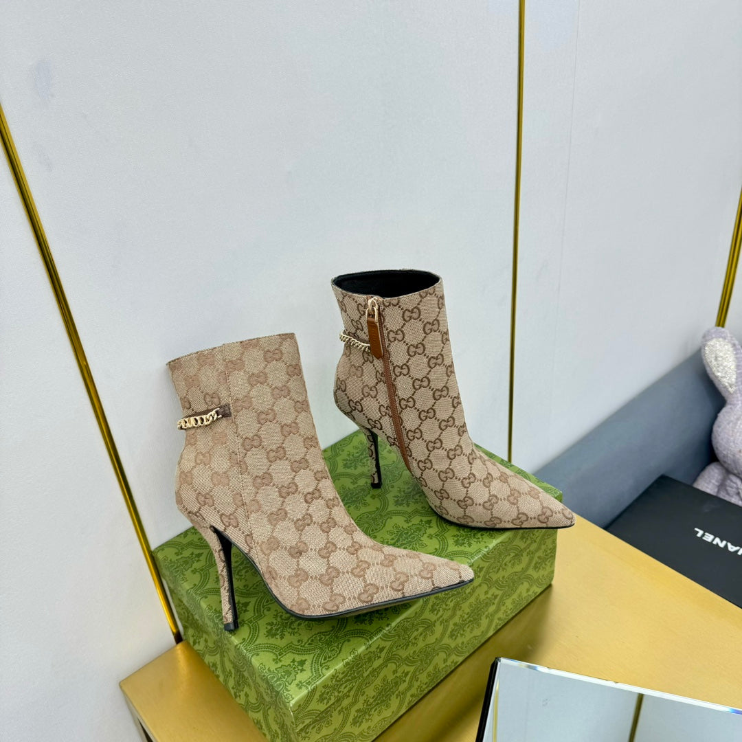 GG SIGNORIA ANKLE BOOT IN TAN BEIGE MONOGRAM CANVAS