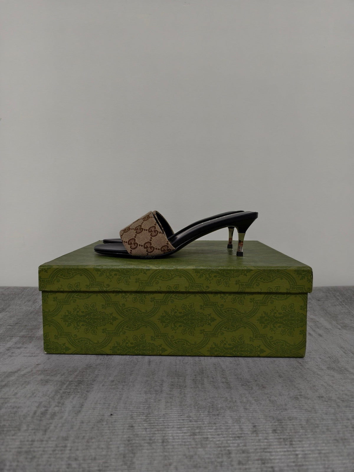 GUCCI 26S MULE SANDALS 55MM IN BEIGE BROWN GG CANVAS