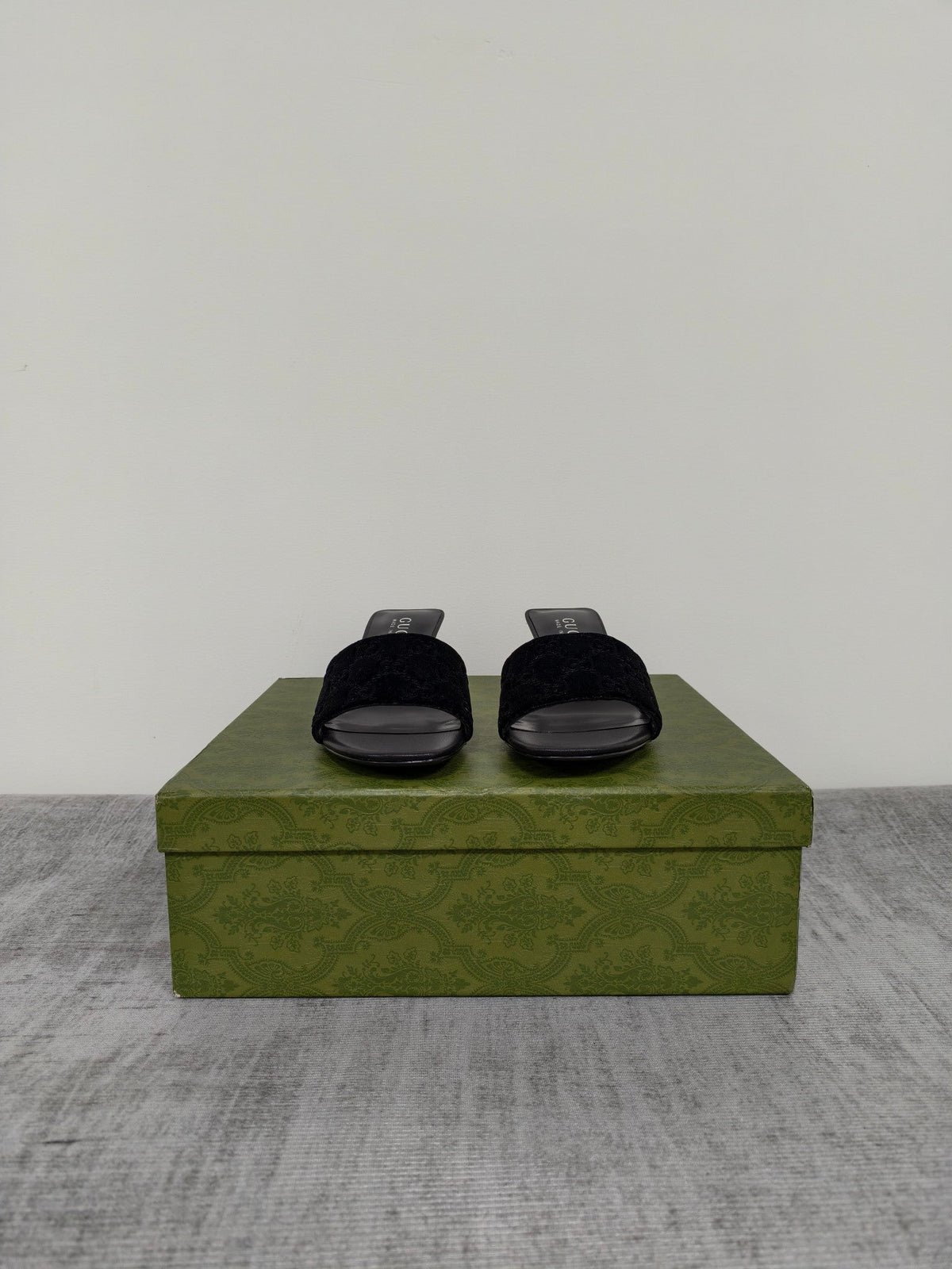 GUCCI 26S MULE SANDALS 55MM IN BLACK VELVET GG EMBOSSED