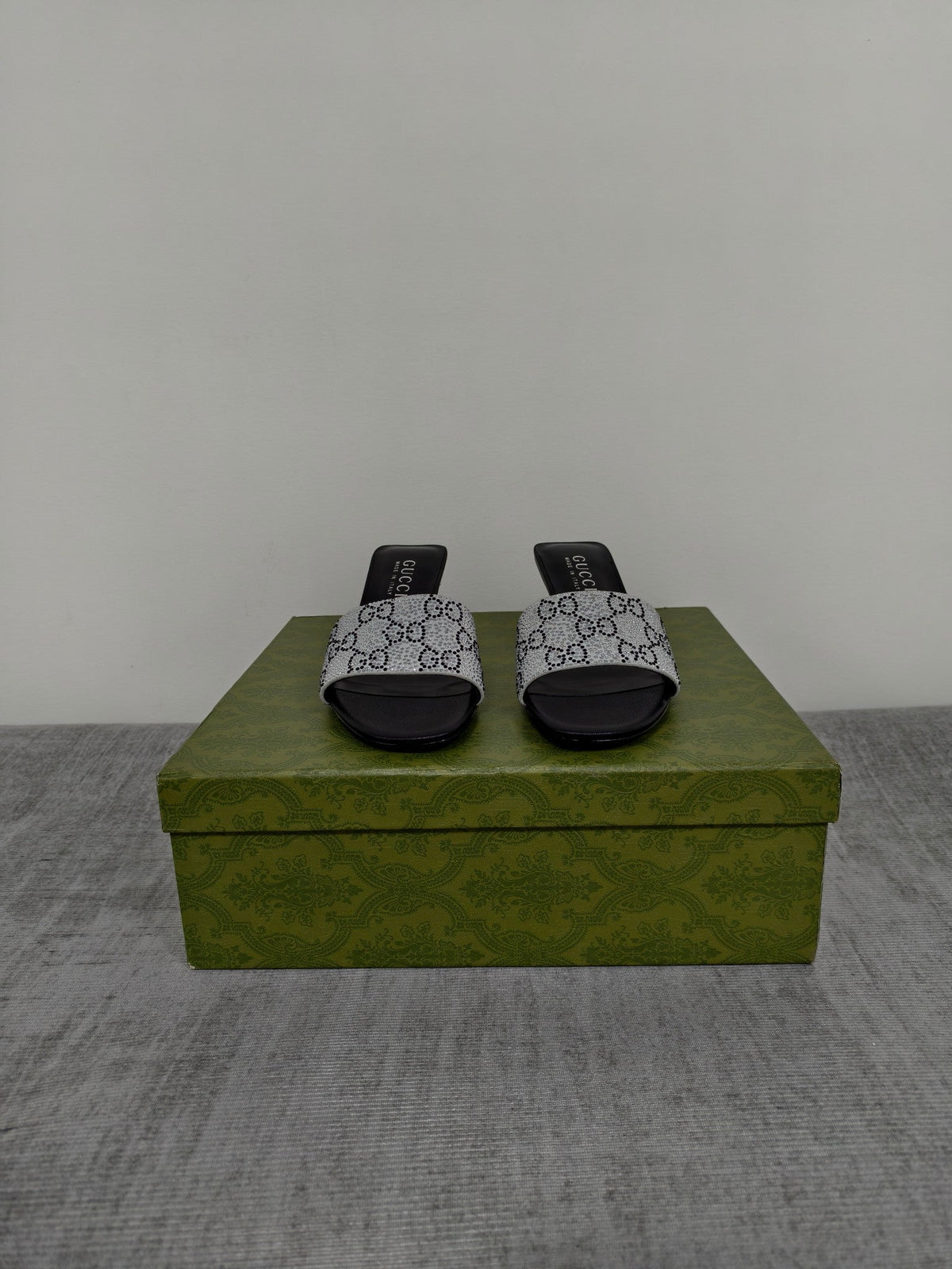 GUCCI 26S MULE SANDALS 55MM IN SILVER SATIN CRYSTAL GG