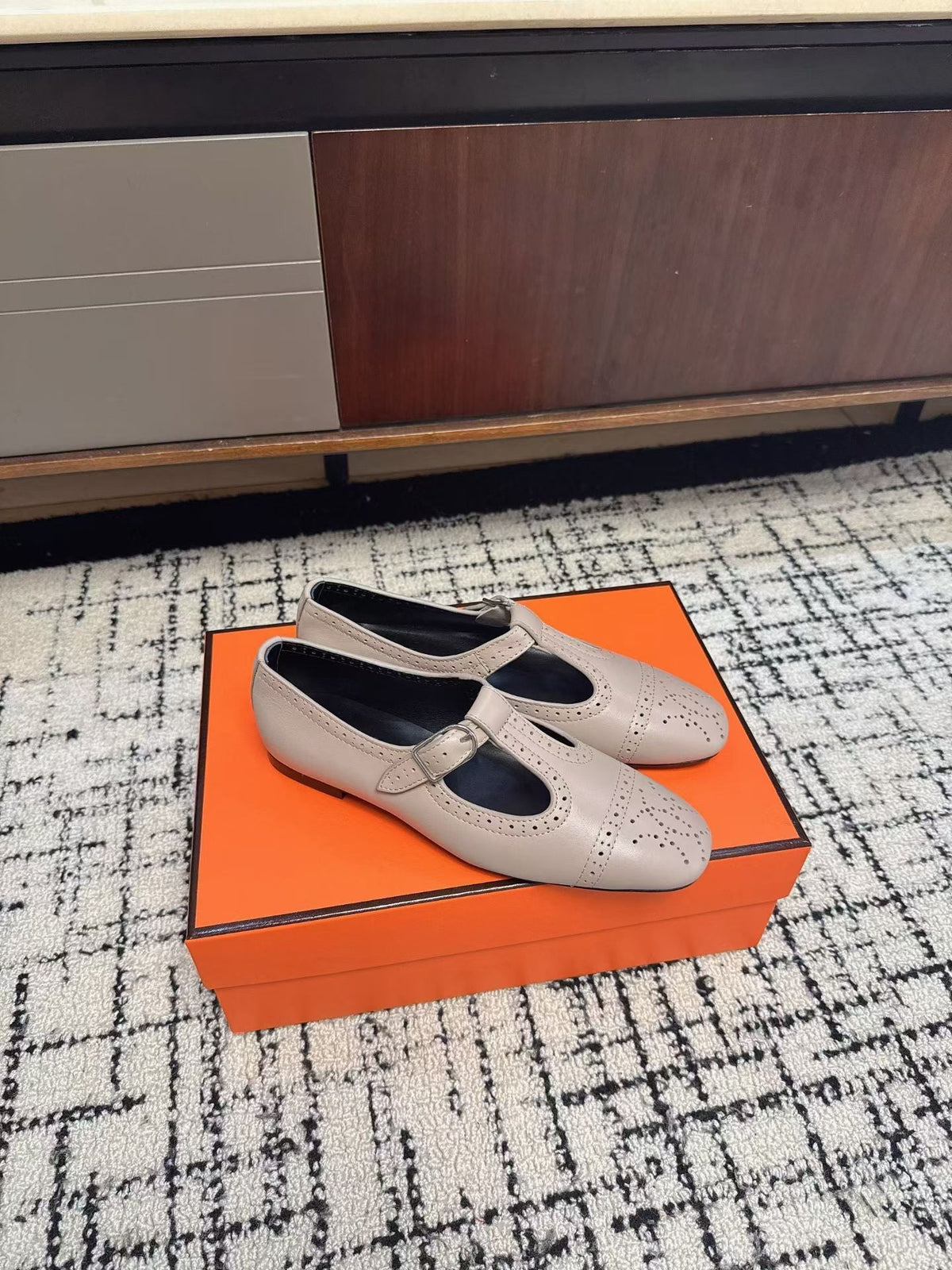 HM 26S PERFORATED BALLET FLATS IN BEIGE CALFSKIN