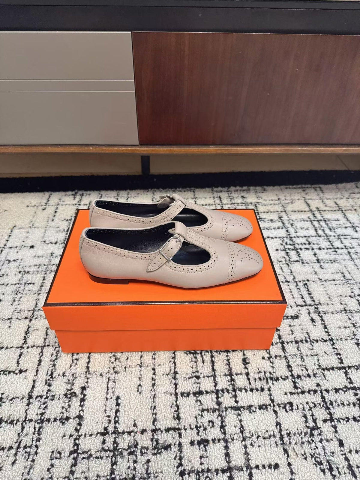 HM 26S PERFORATED BALLET FLATS IN BEIGE CALFSKIN