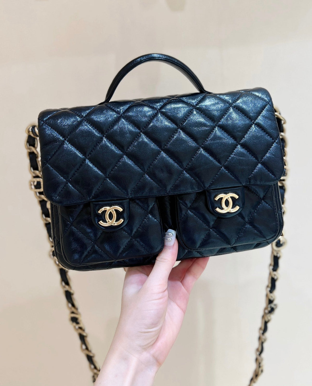 DOUBLE POCKETS FLAP BAG TOP HANDLE 24 IN BLACK LAMBSKIN GOLD HARDWARE